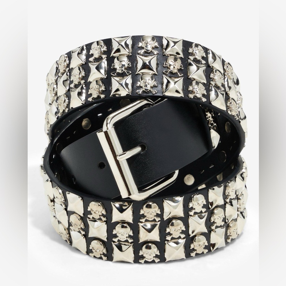 Hot Topic Skulls & Crossbones Three Row Pyramid Stud Belt Sz S